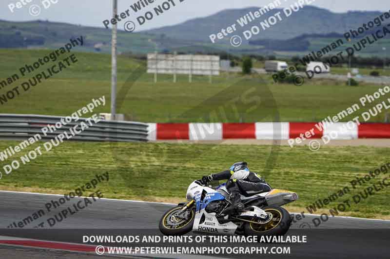 cadwell no limits trackday;cadwell park;cadwell park photographs;cadwell trackday photographs;enduro digital images;event digital images;eventdigitalimages;navarra;no limits trackdays;peter wileman photography;racing digital images;trackday digital images;trackday photos